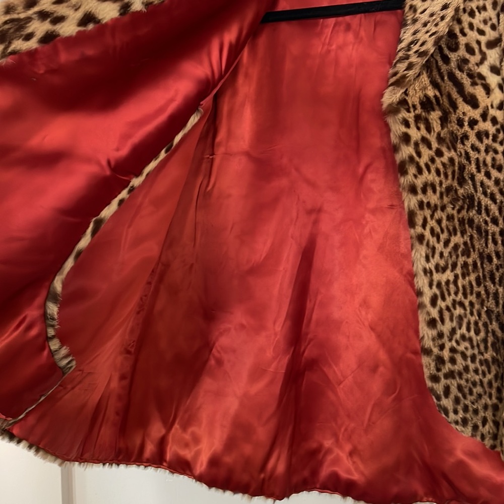Vintage Fur Leopard-like Cropped Cape w/ Red Interior - Picture 5 of 6